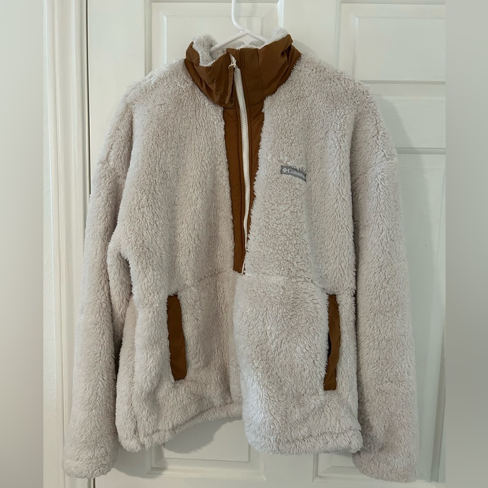 Columbia Women's Cream and Tan Teddy Jacket